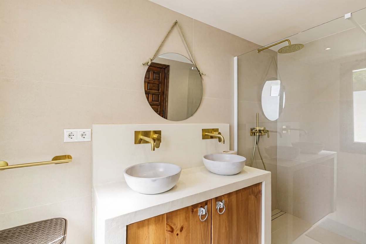 Chalet mit direkter Strandzugang in Estepona — Bad