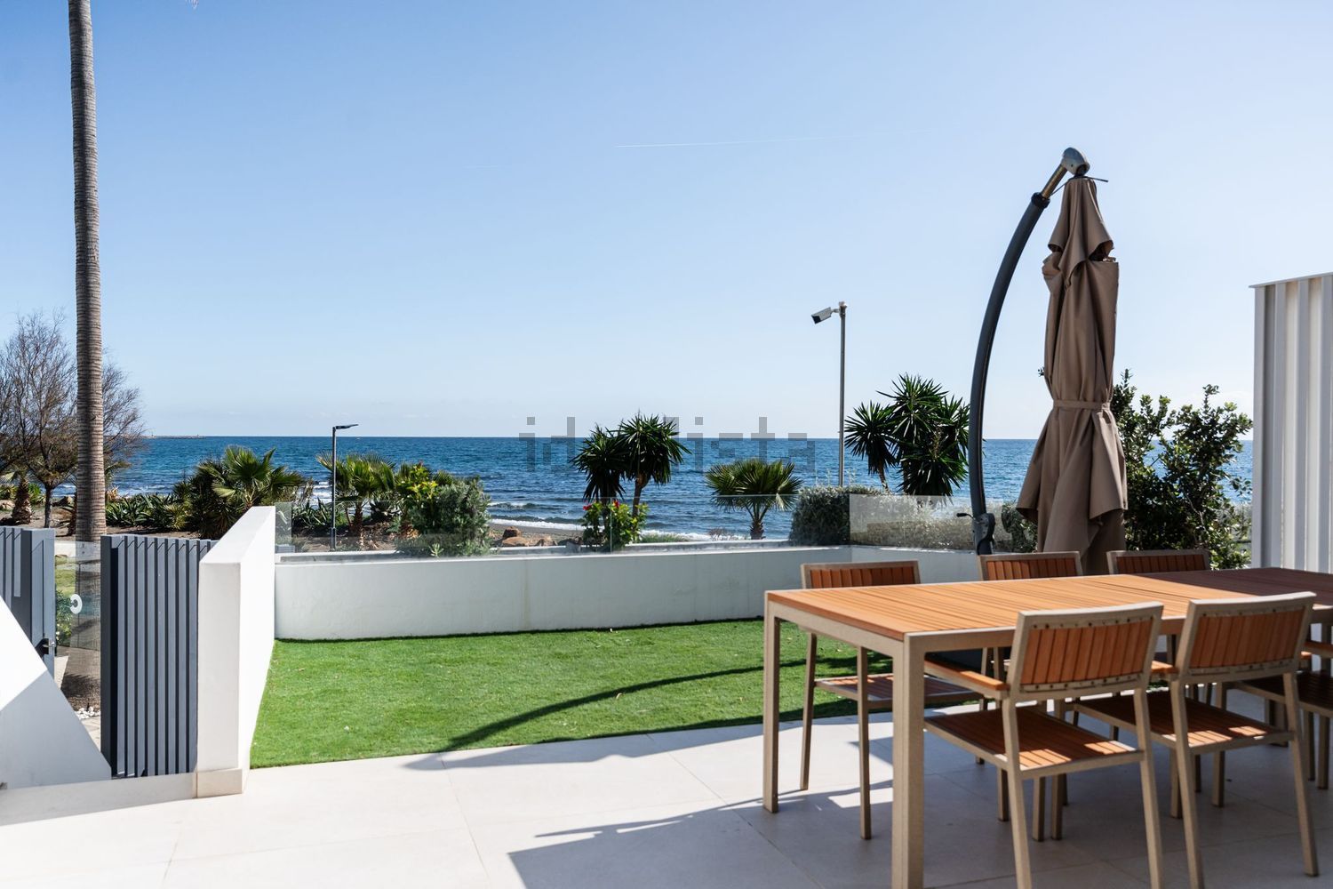 Chalet with direct beach access in Estepona