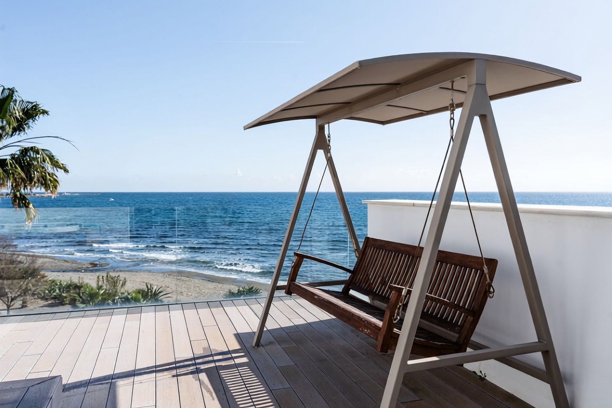 Chalet avec accès direct à la plage à Estepona — Terrasse mer