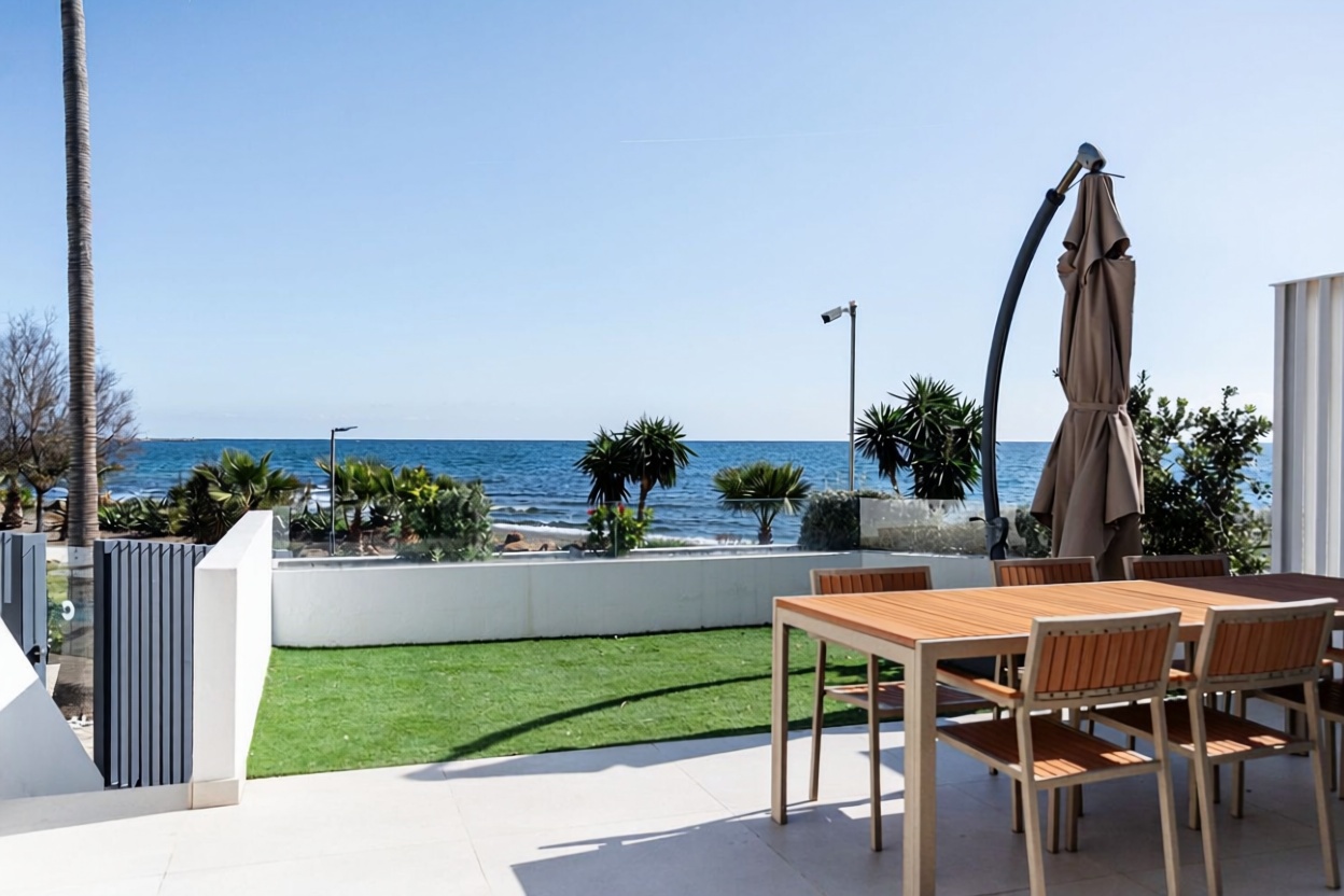Chalet con acceso directo a playa en Estepona