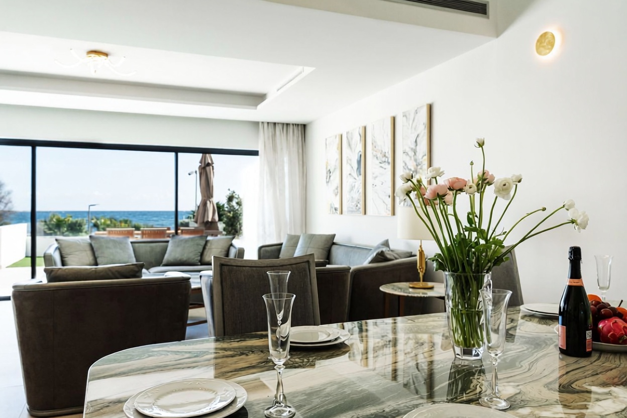 Chalet avec accès direct à la plage à Estepona — Coin repas