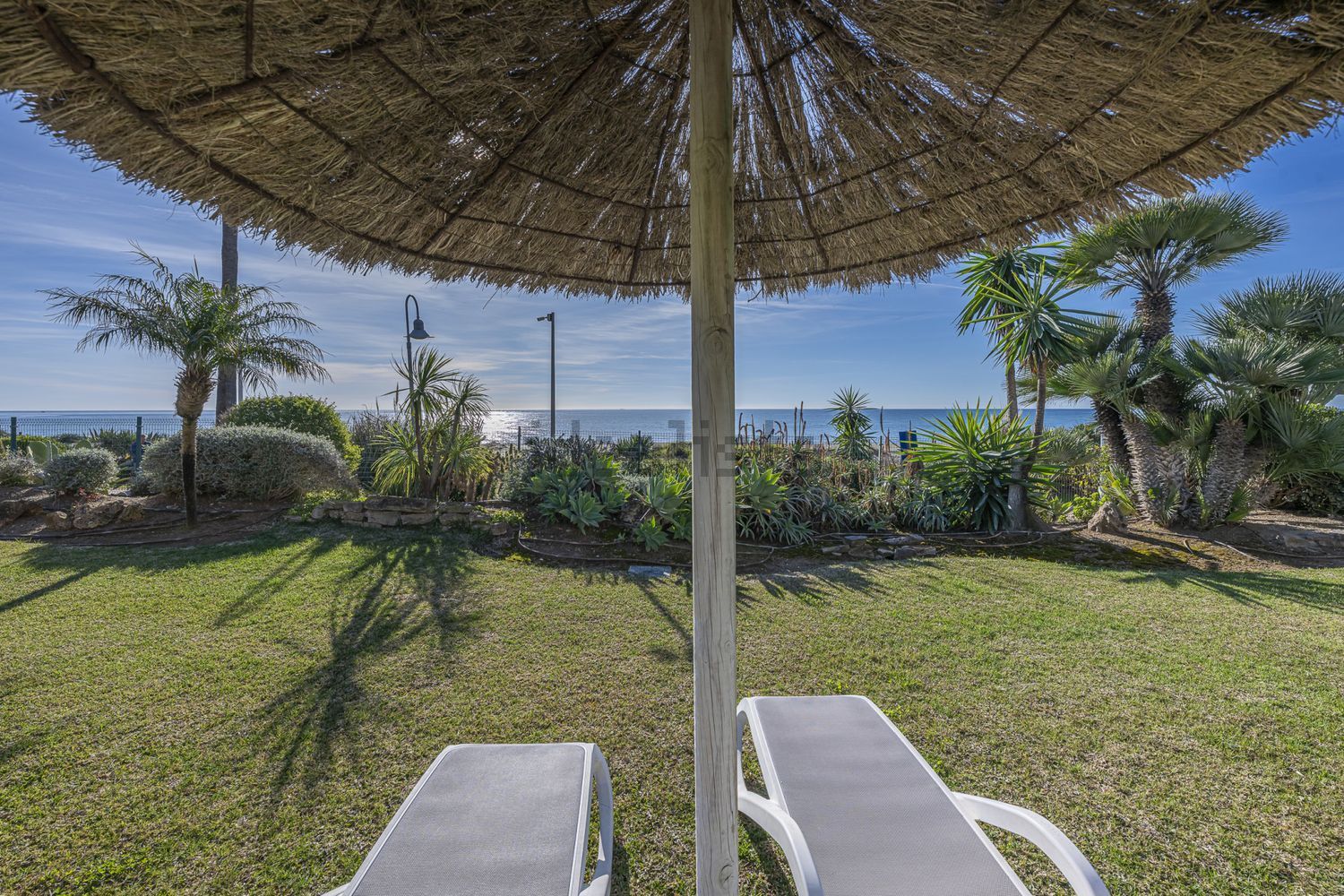 Villa mit direkter Strandzugang in Estepona — Meerblick