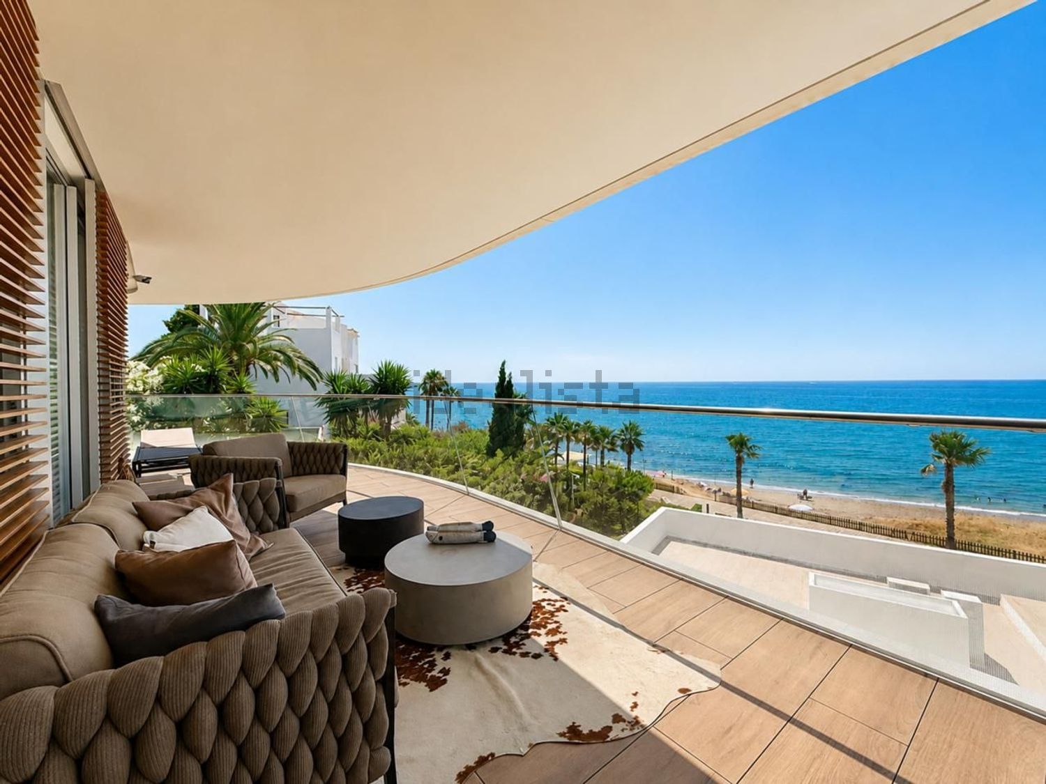 Beachfront flat in Estepona