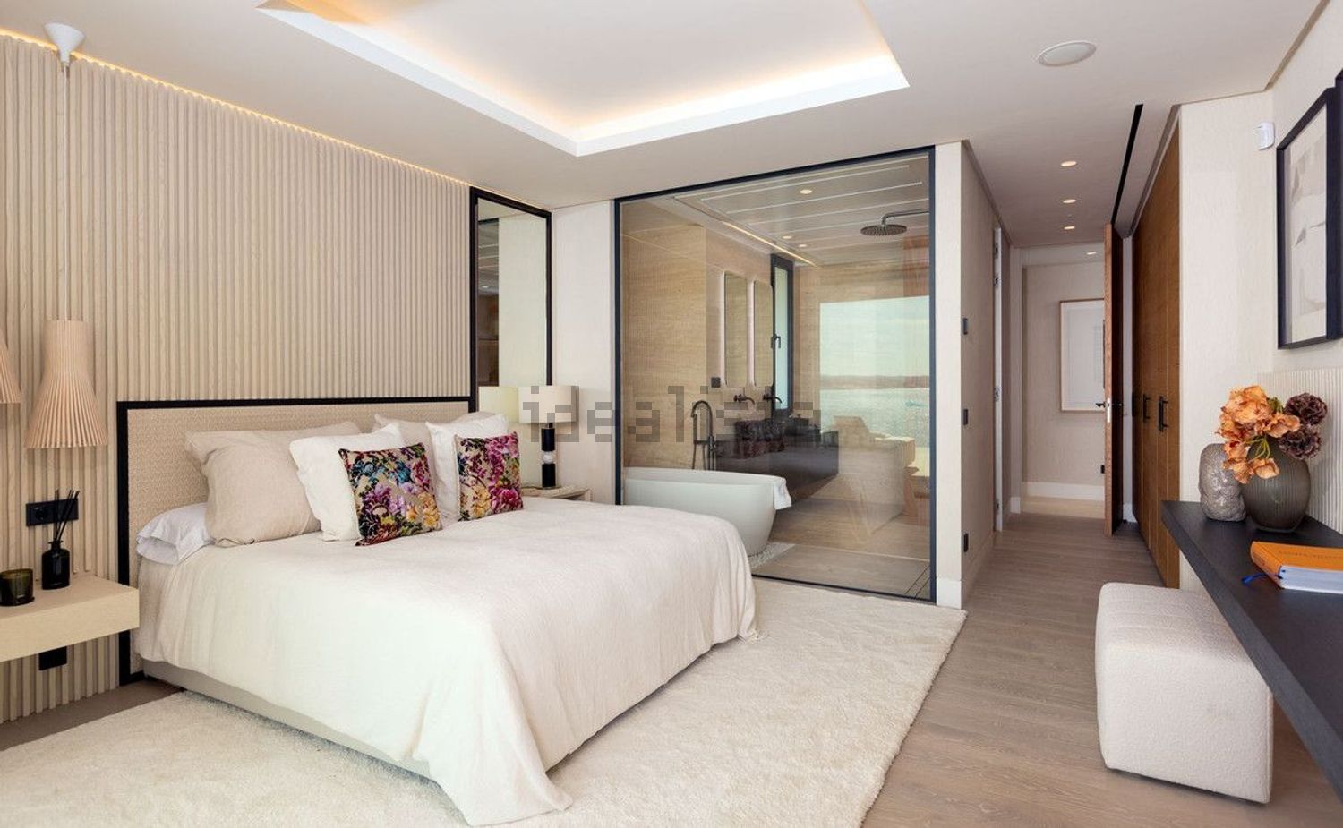 Beachfront flat in Estepona — Bedroom