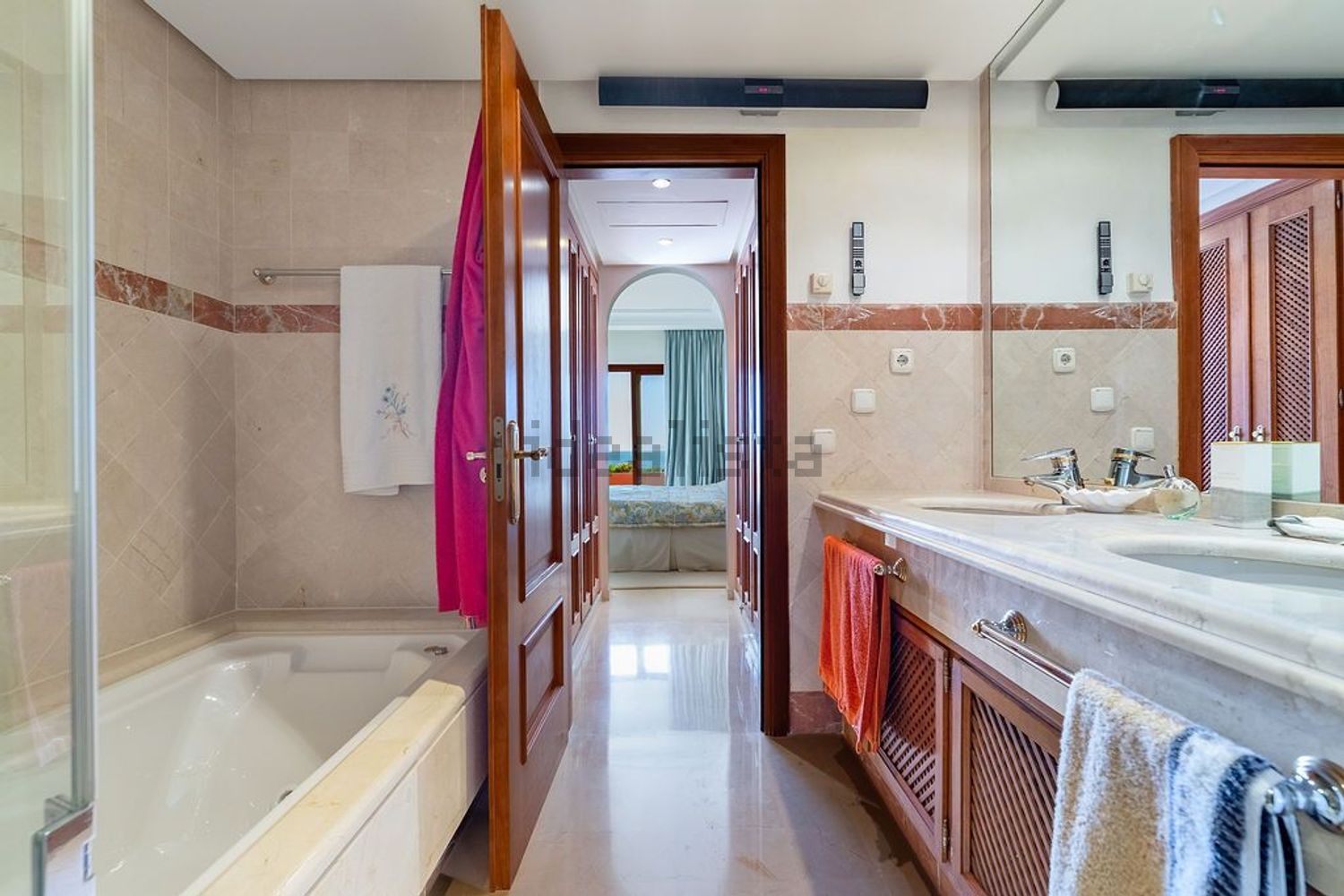 Villa with direct beach access in Estepona — Bathroom