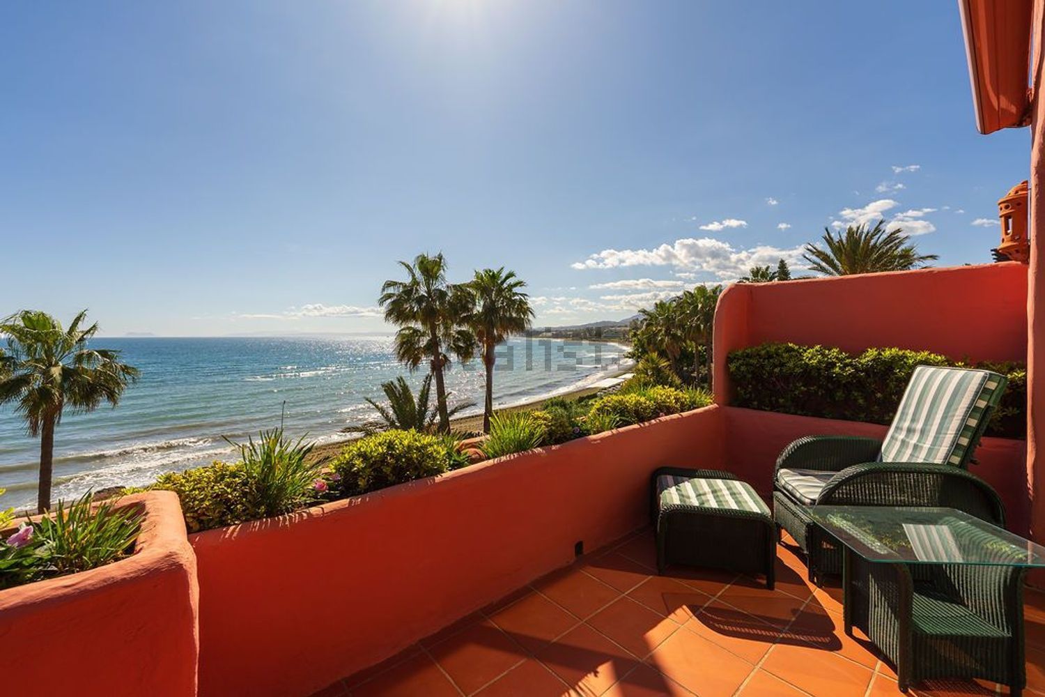 Villa with direct beach access in Estepona