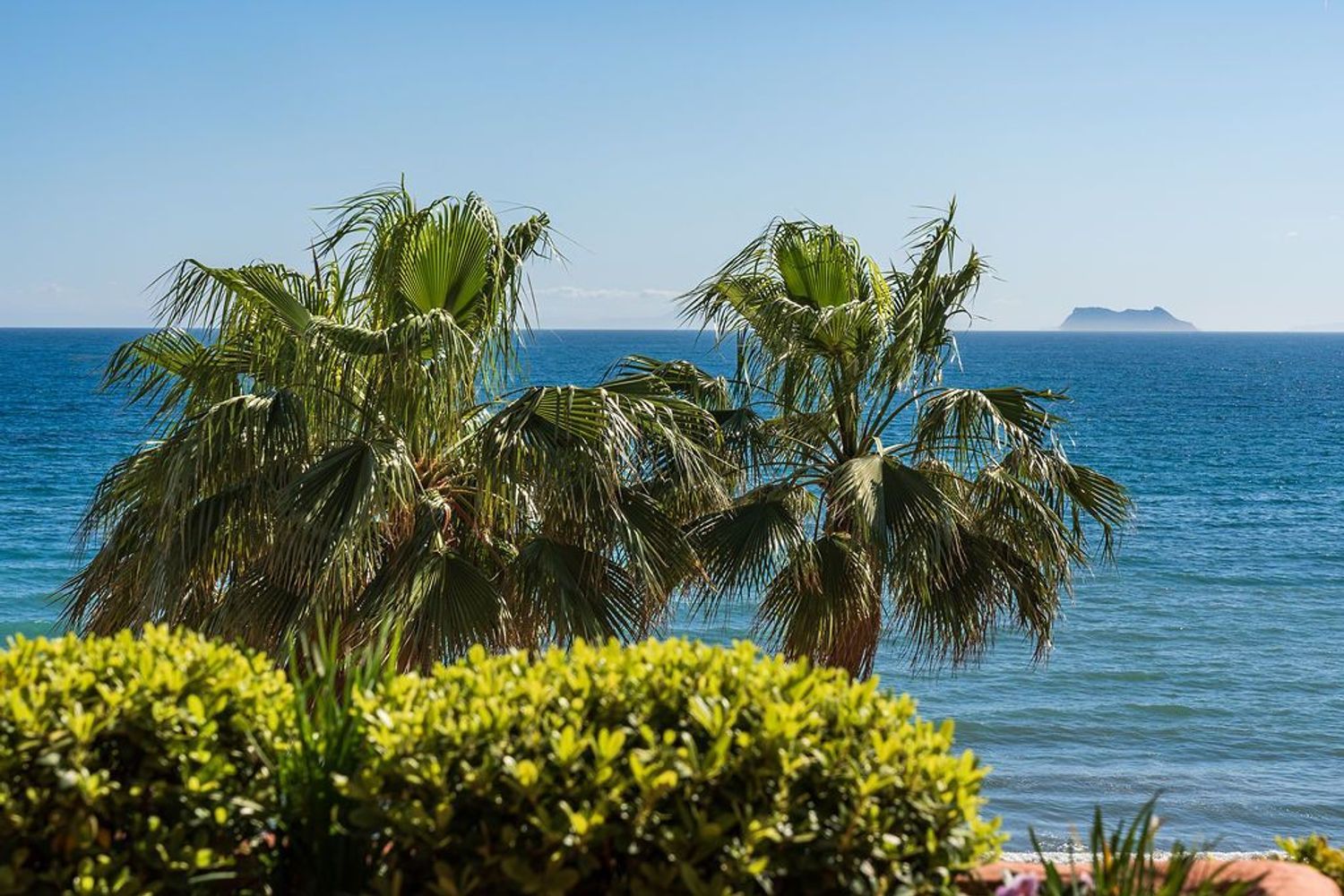 Villa with direct beach access in Estepona — Sea view