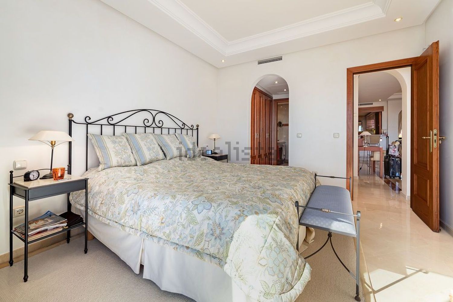 Villa with direct beach access in Estepona — Bedroom