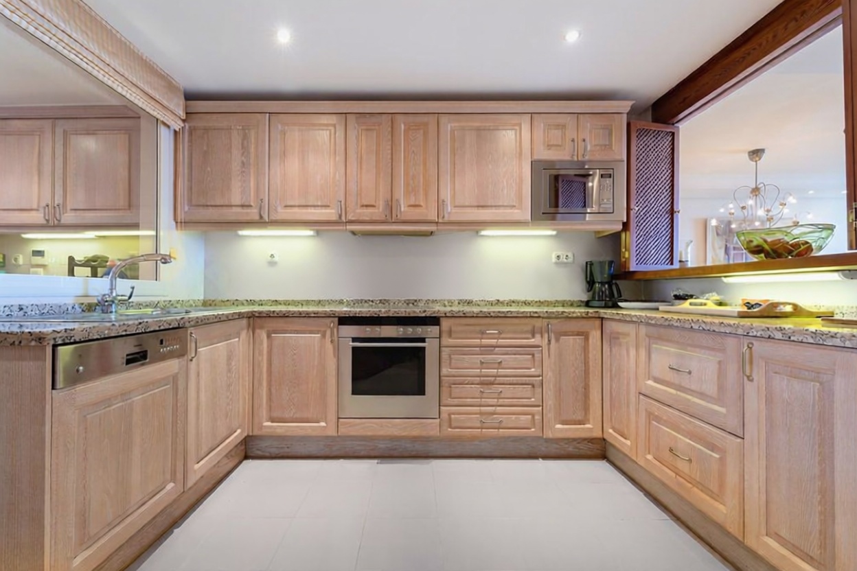 Villa con acceso directo a playa en Estepona — Cocina