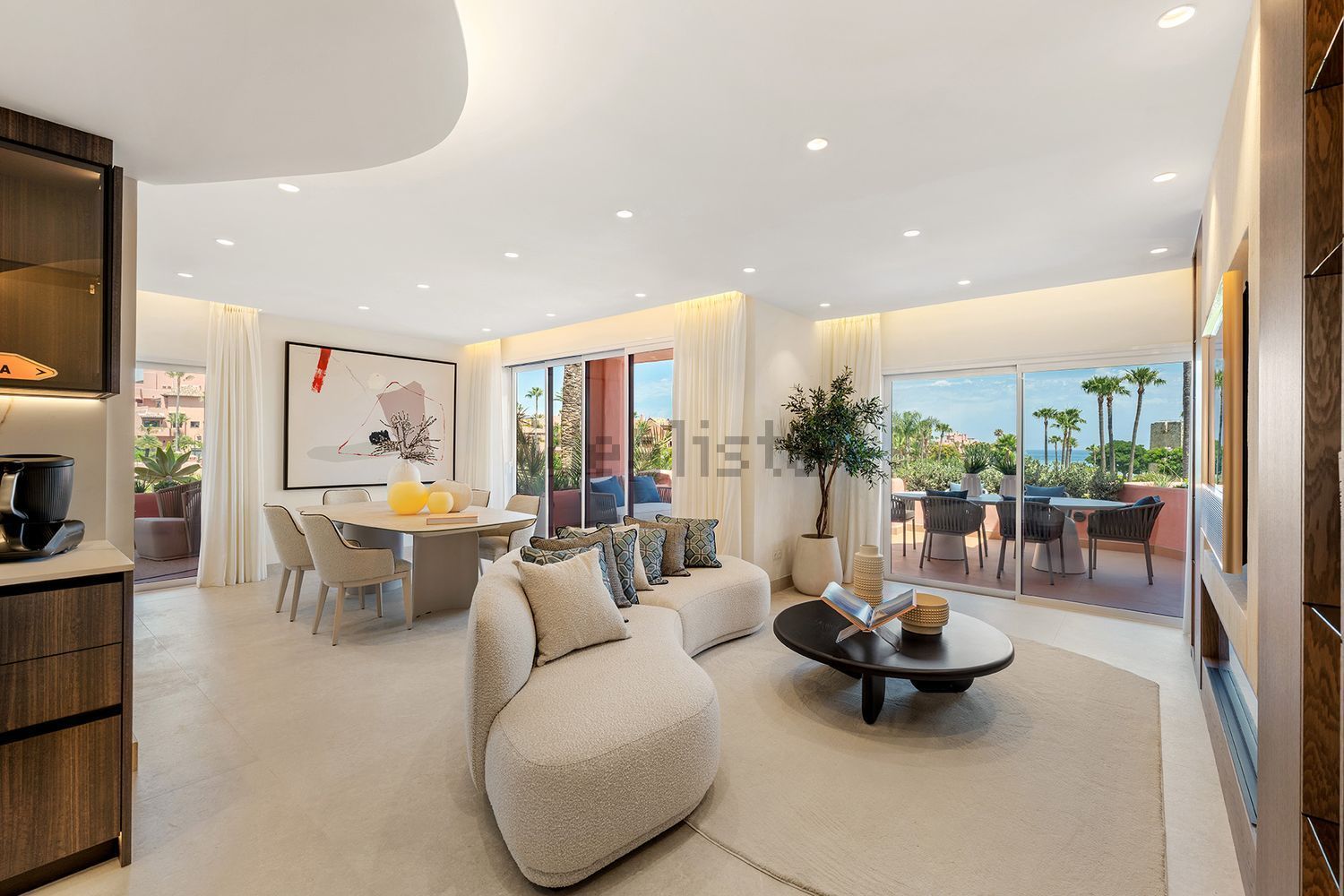 Beachfront flat in Estepona — Living room