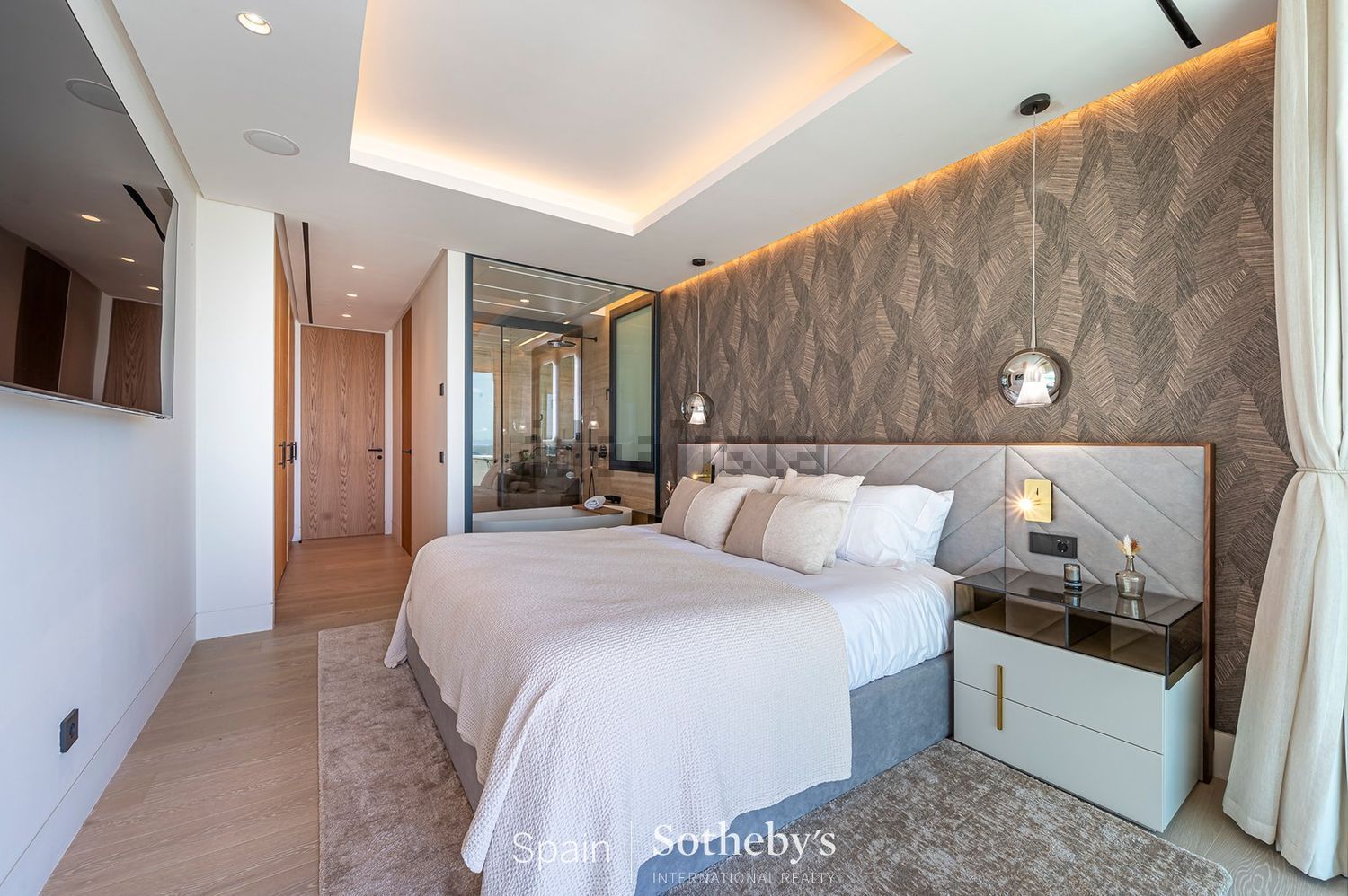 Beachfront flat in Estepona — Bedroom