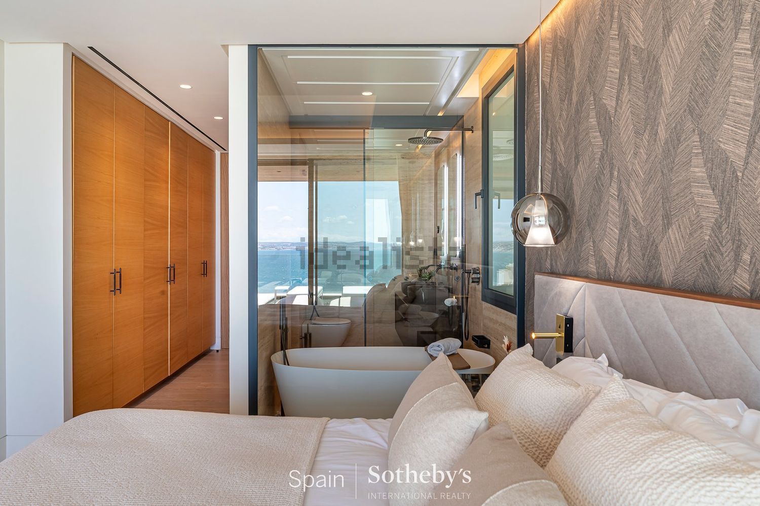 Beachfront flat in Estepona — Bathroom