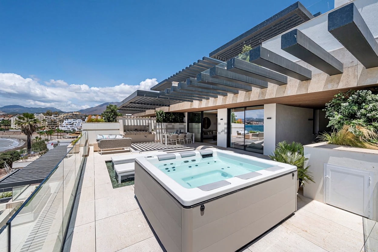 Квартира первая линия пляжа в Estepona — Морской вид