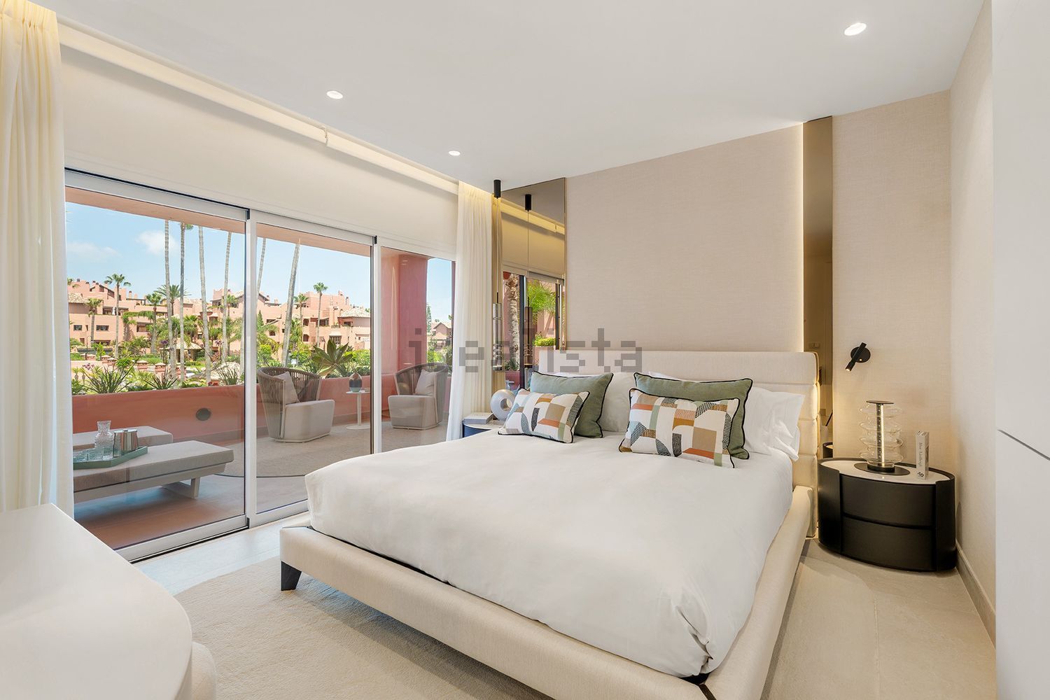 Appartement en première ligne de plage à Estepona — Chambre