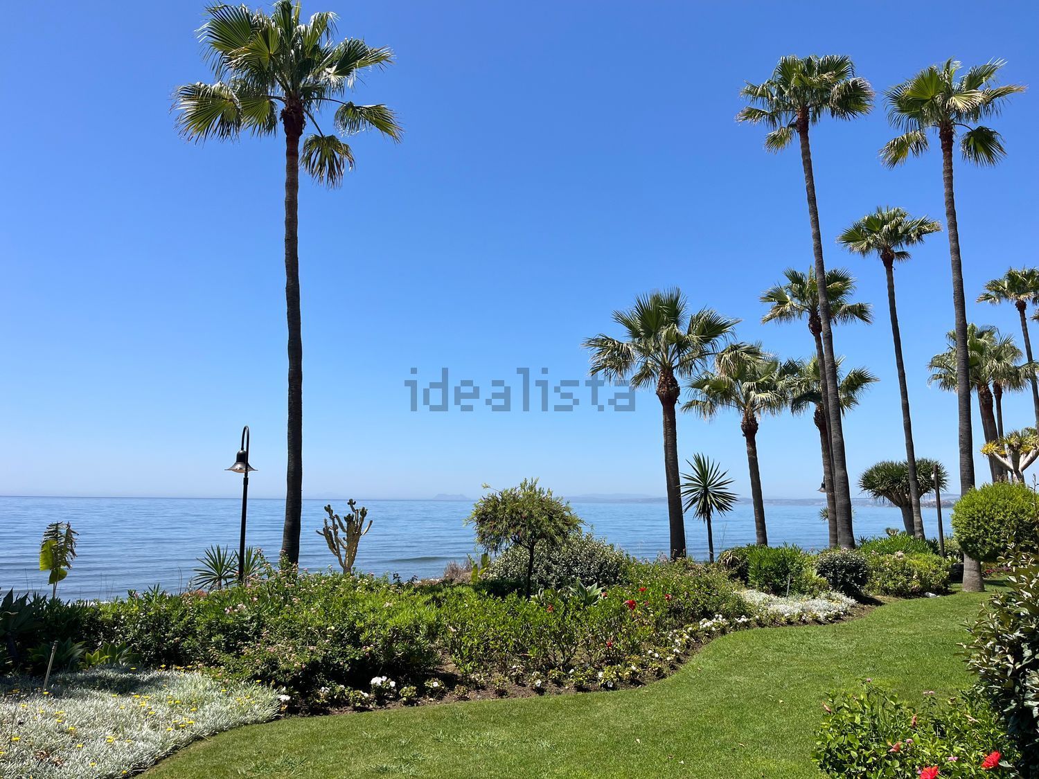 Appartement en première ligne de plage à Estepona — Vue mer
