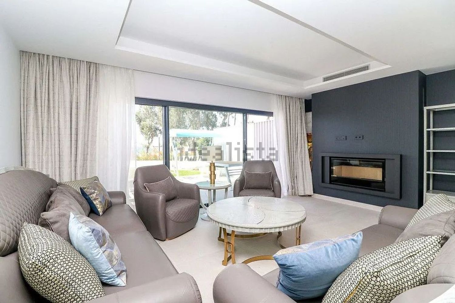Chalet avec accès direct à la plage à Estepona — Séjour