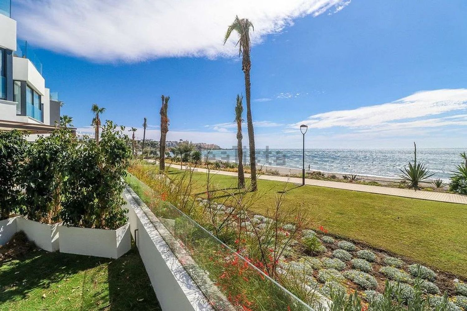 Chalet avec accès direct à la plage à Estepona — Vue mer