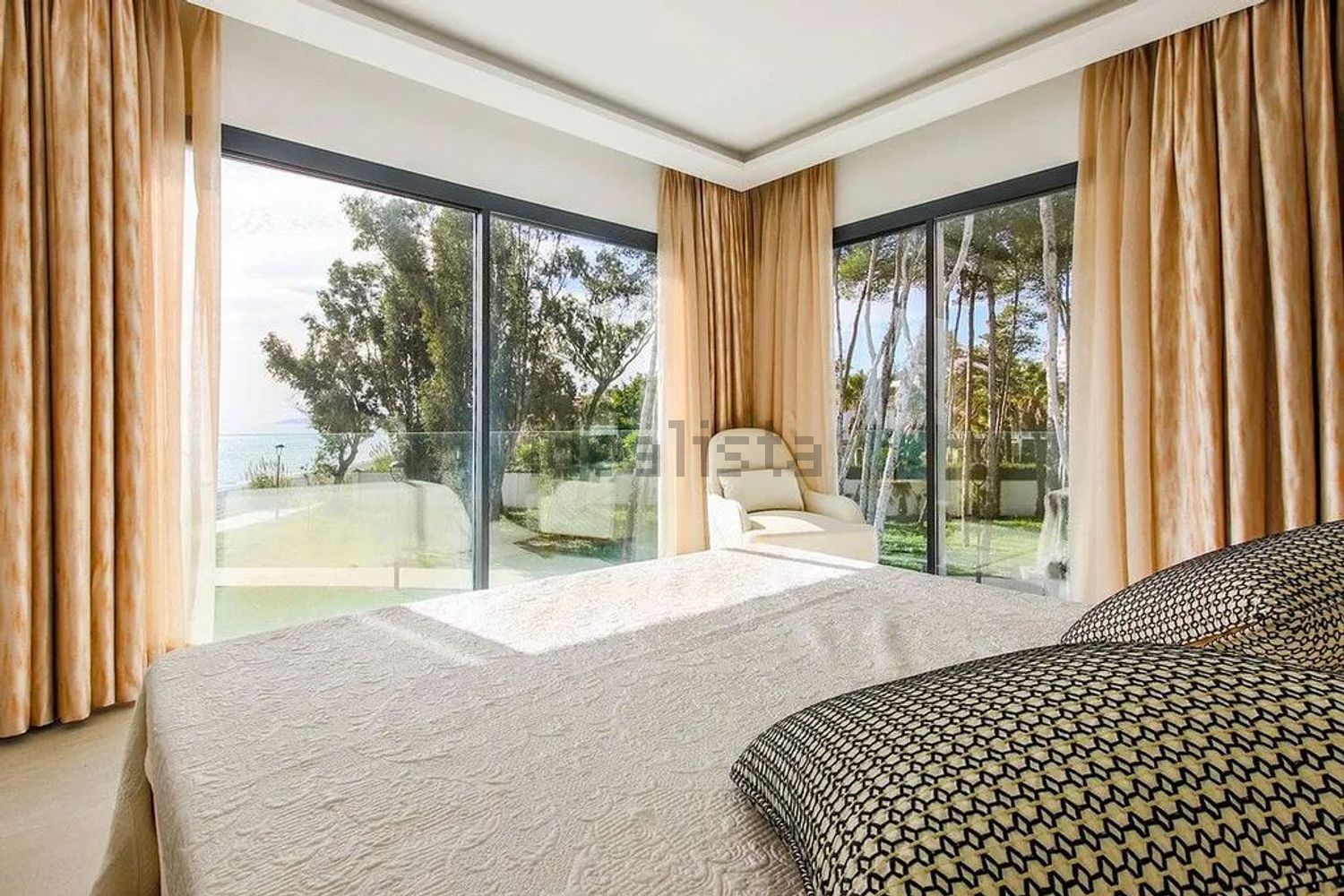 Chalet avec accès direct à la plage à Estepona — Chambre