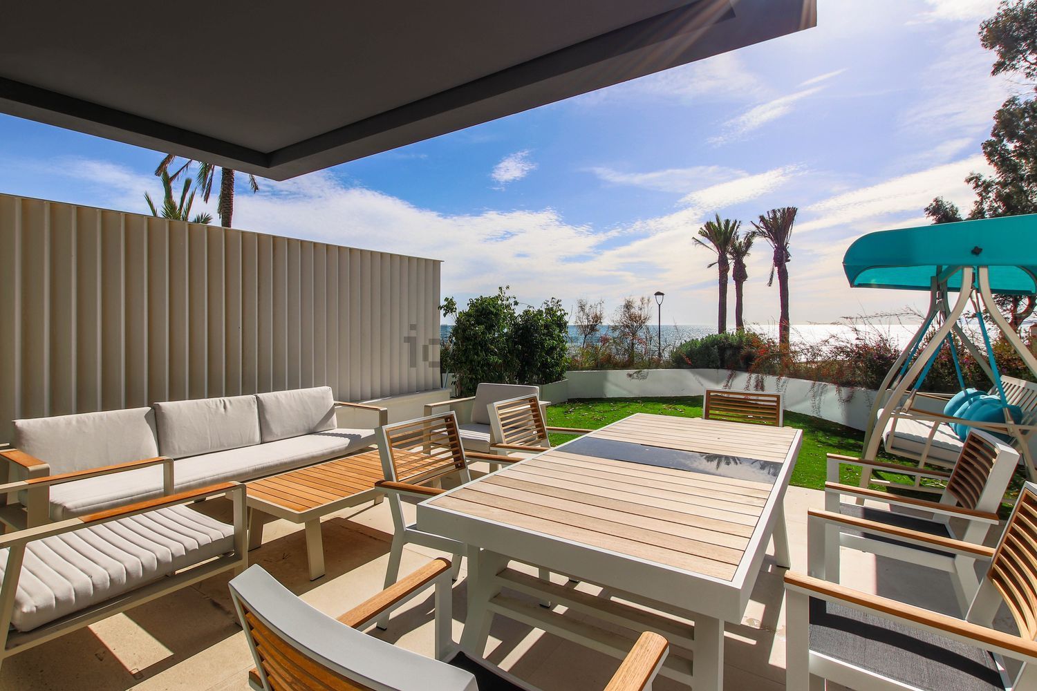 Chalet avec accès direct à la plage à Estepona — Terrasse mer