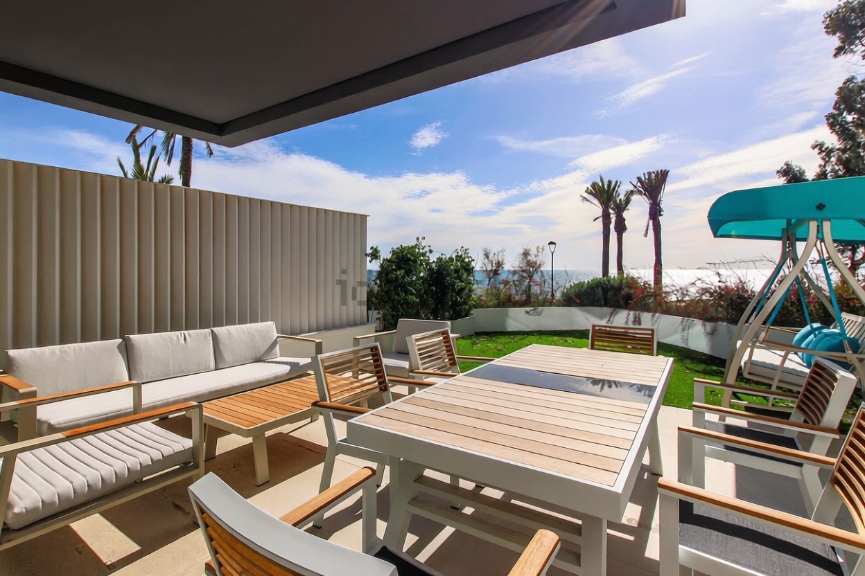 Chalet avec accès direct à la plage à Estepona — Terrasse mer