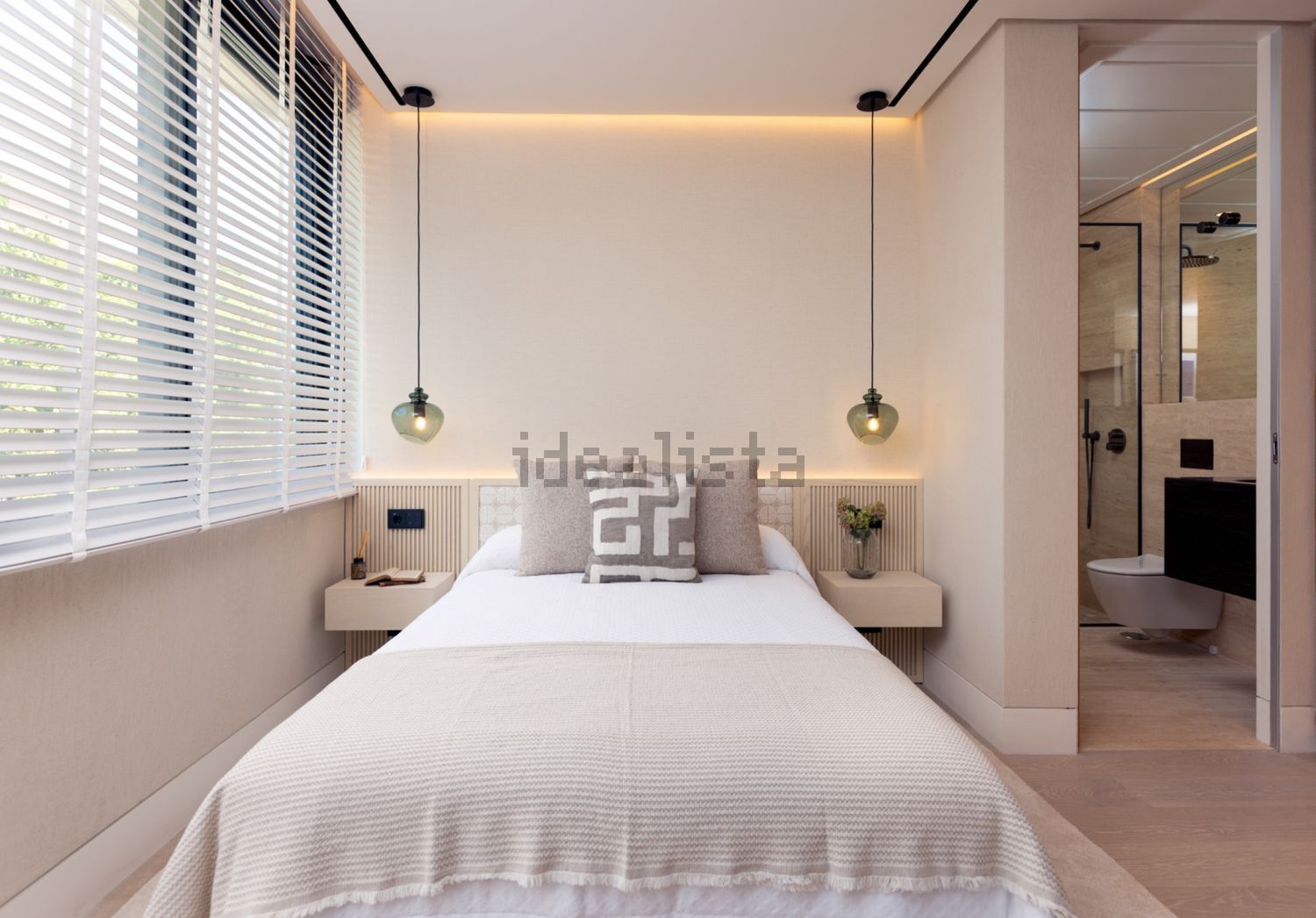 Beachfront flat in Estepona — Bedroom