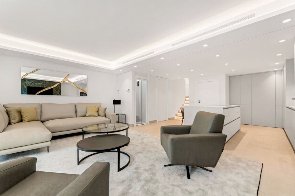 Chalet with direct beach access in Estepona — Living room