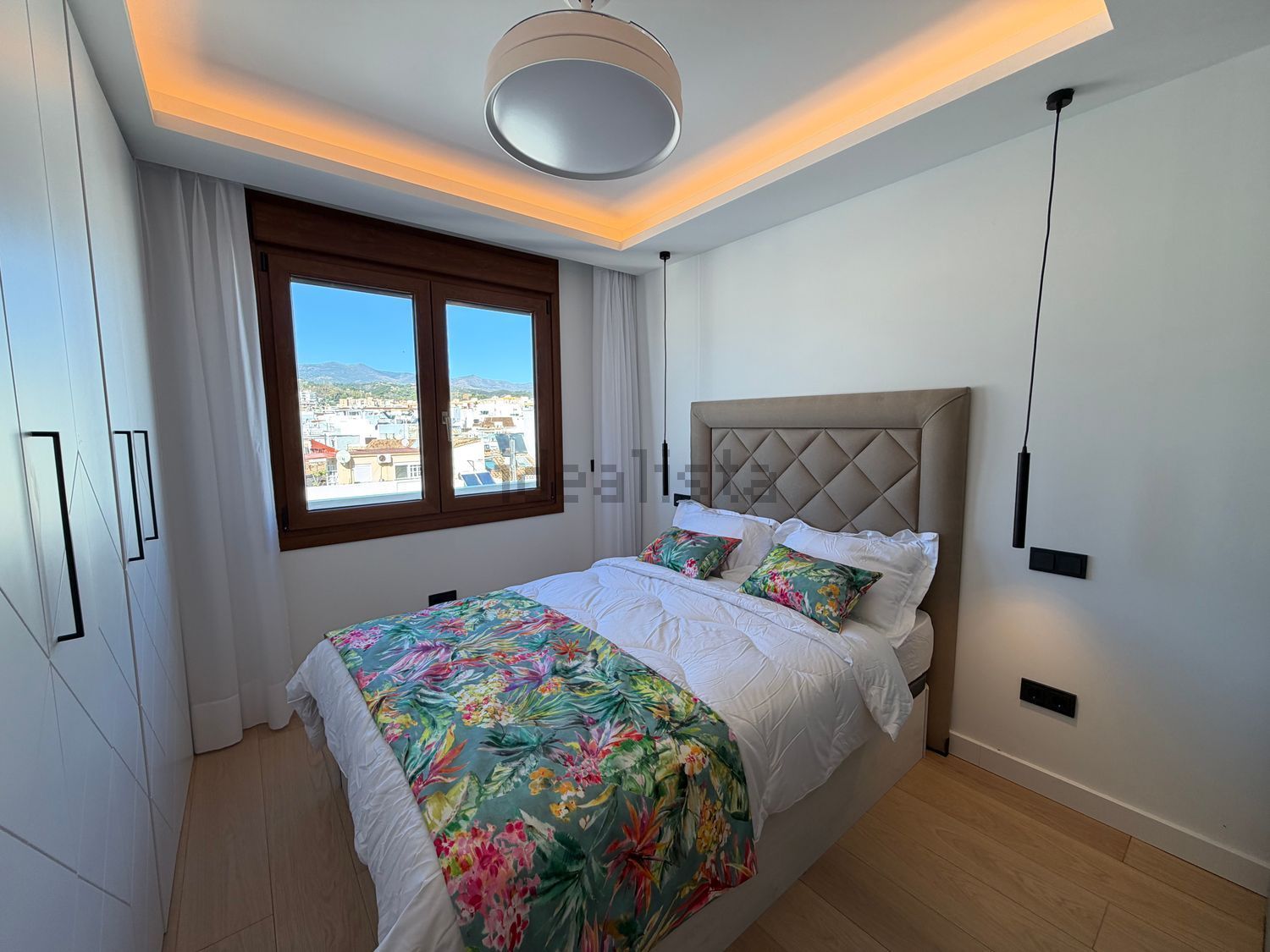 Seafront attic in Estepona — Sea terrace