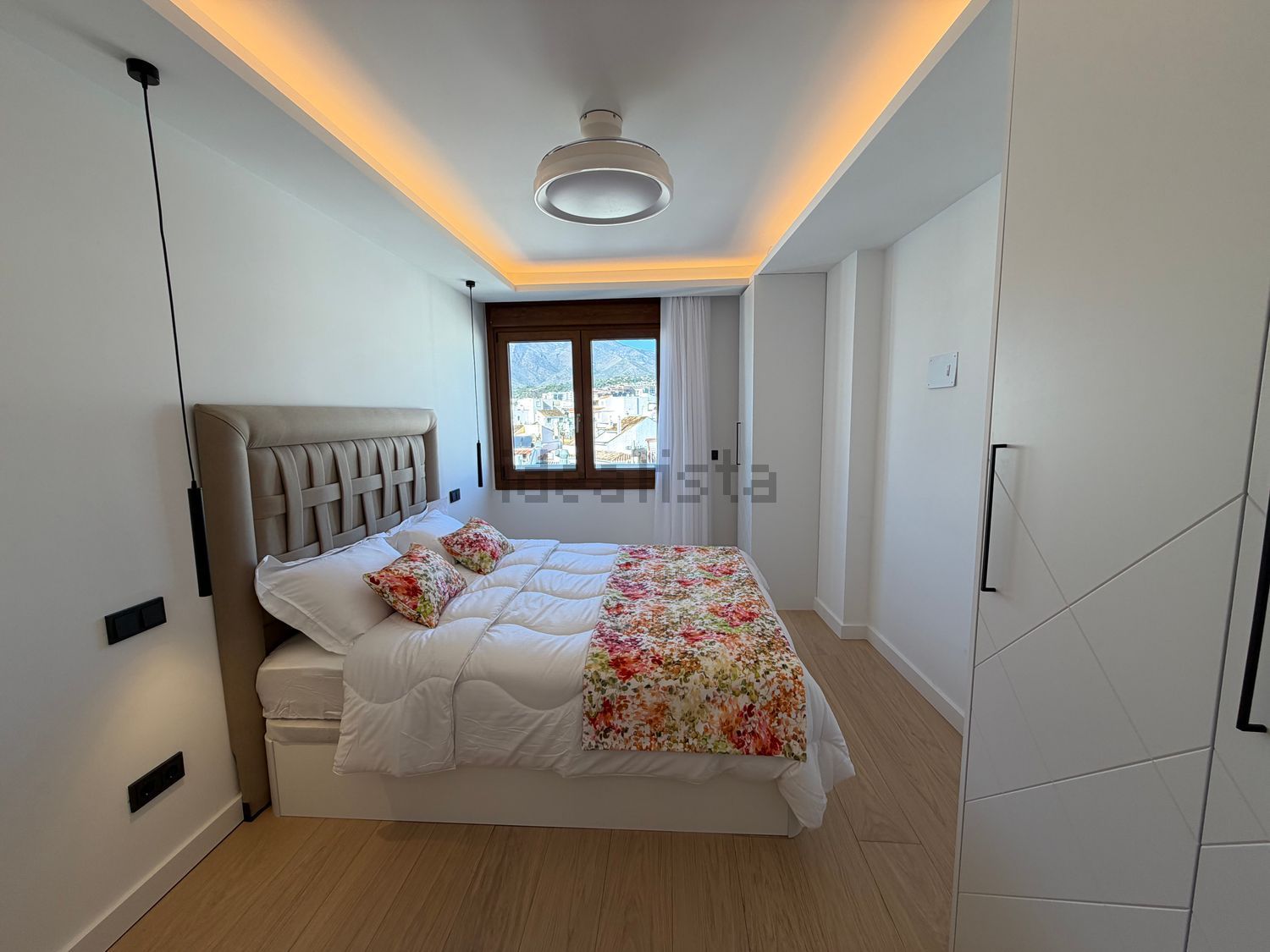 Seafront attic in Estepona — Bedroom