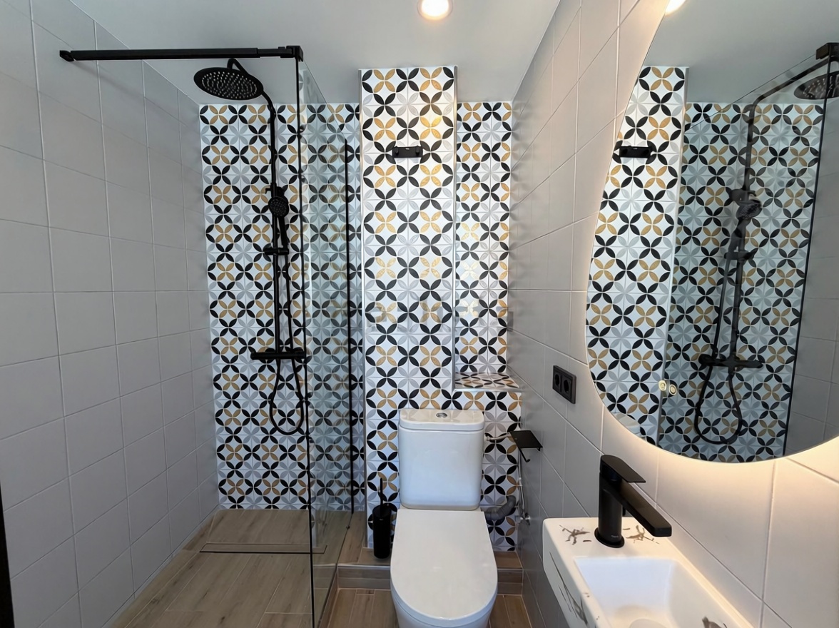 Seafront attic in Estepona — Bathroom