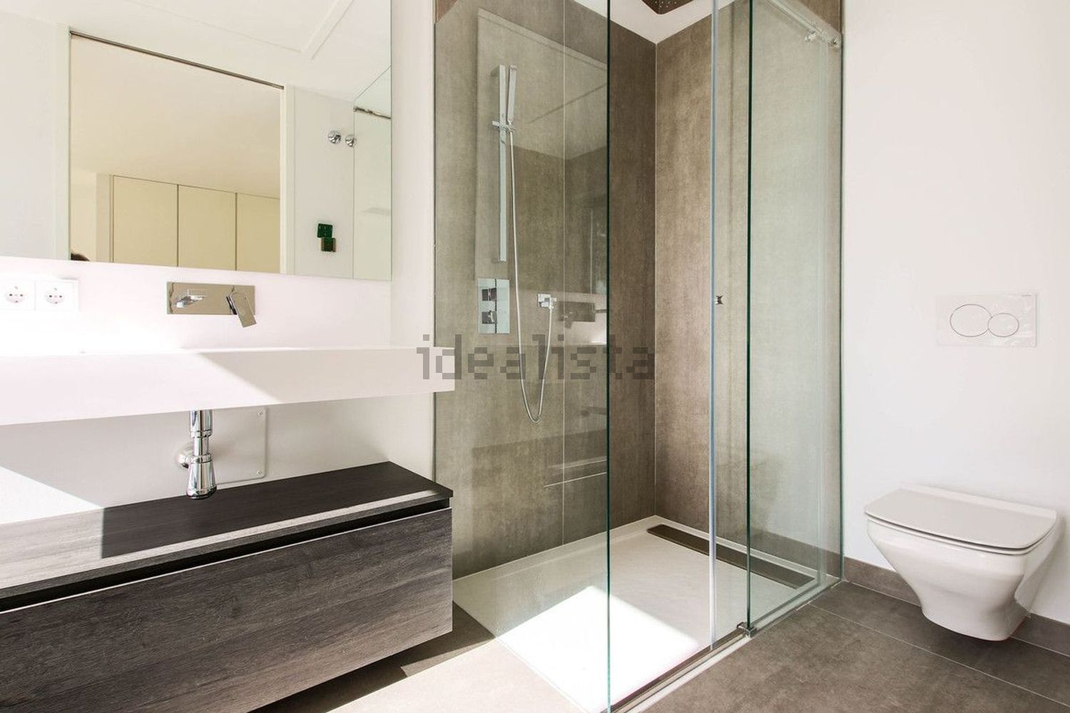 Chalet with direct beach access in Estepona — Bathroom