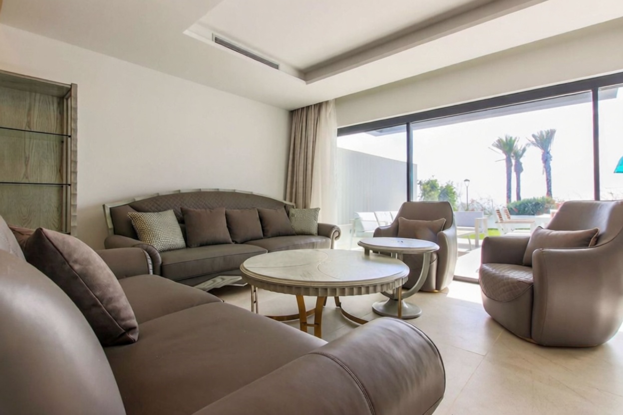 Chalet avec accès direct à la plage à Estepona — Séjour