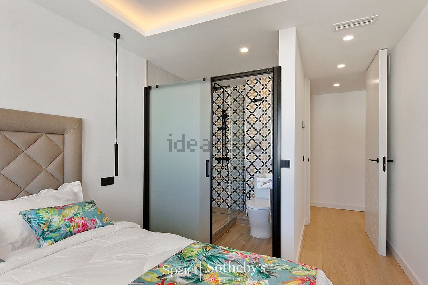 Seafront attic in Estepona — Sea view