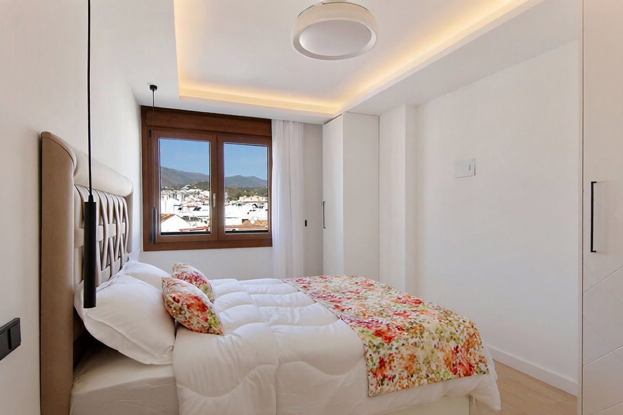 Ático en primera línea de mar en Estepona — Dormitorio