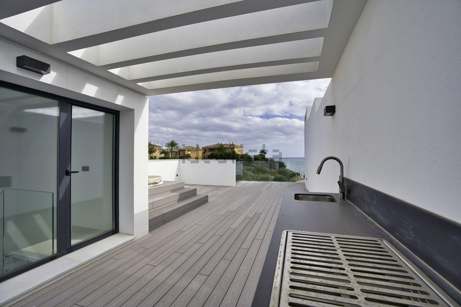 Chalet avec accès direct à la plage à Estepona — Terrasse mer