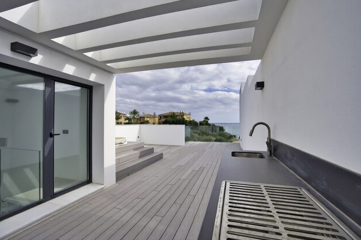 Chalet con acceso directo a playa en Estepona — Terraza mar