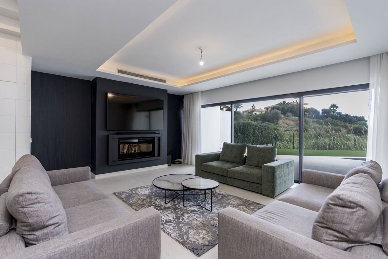 Chalet con acceso directo a playa en Estepona — Salón