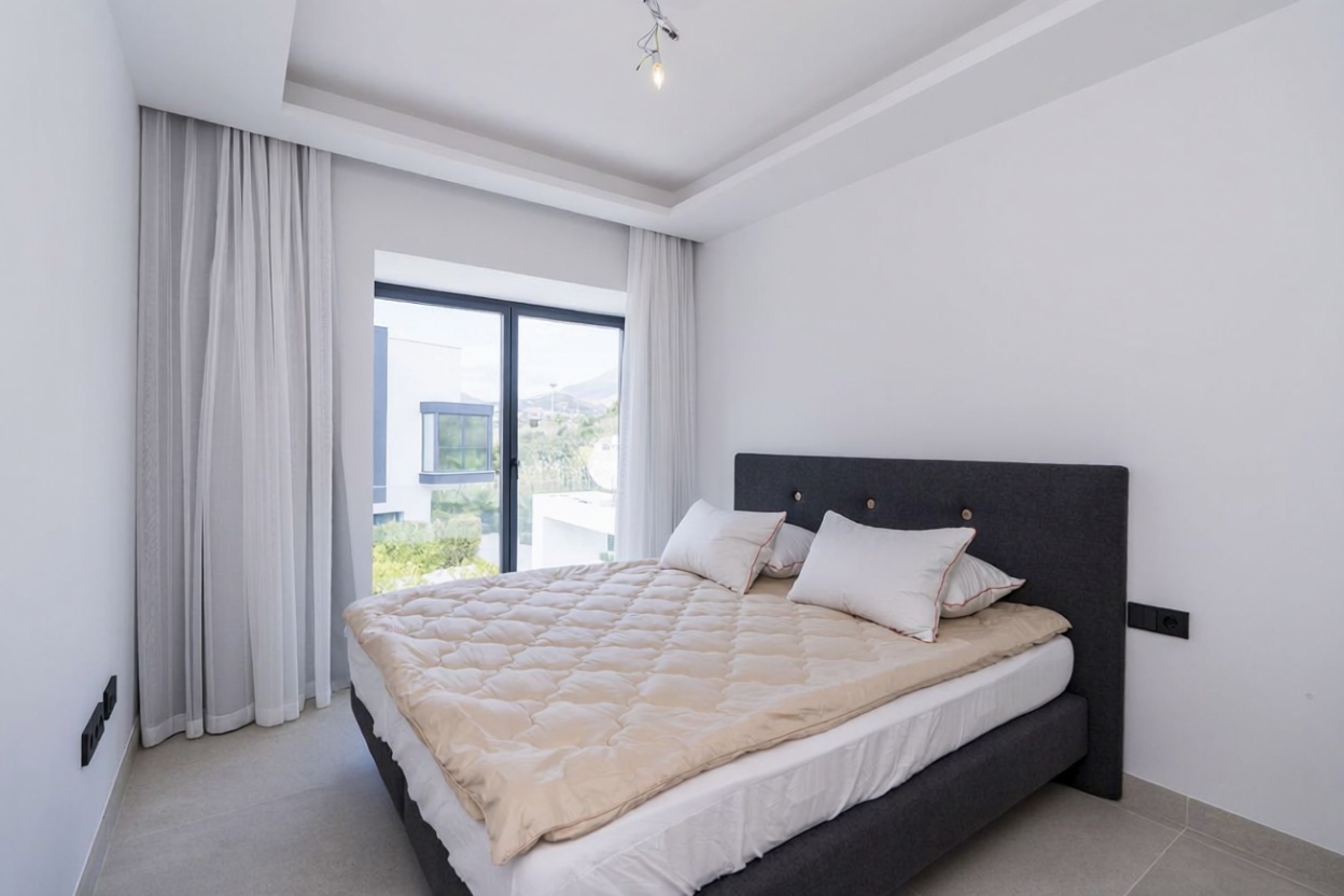 Chalet con acceso directo a playa en Estepona — Dormitorio