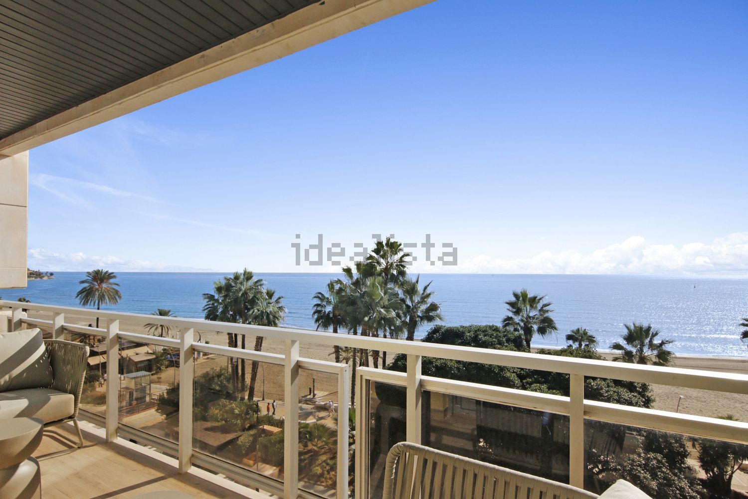 Seafront attic in Estepona — Sea terrace