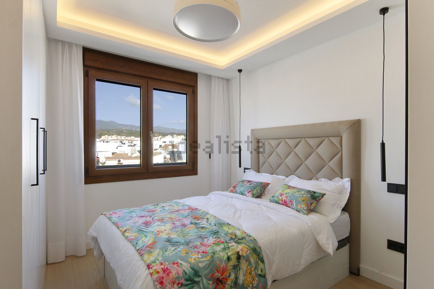Seafront attic in Estepona — Bedroom