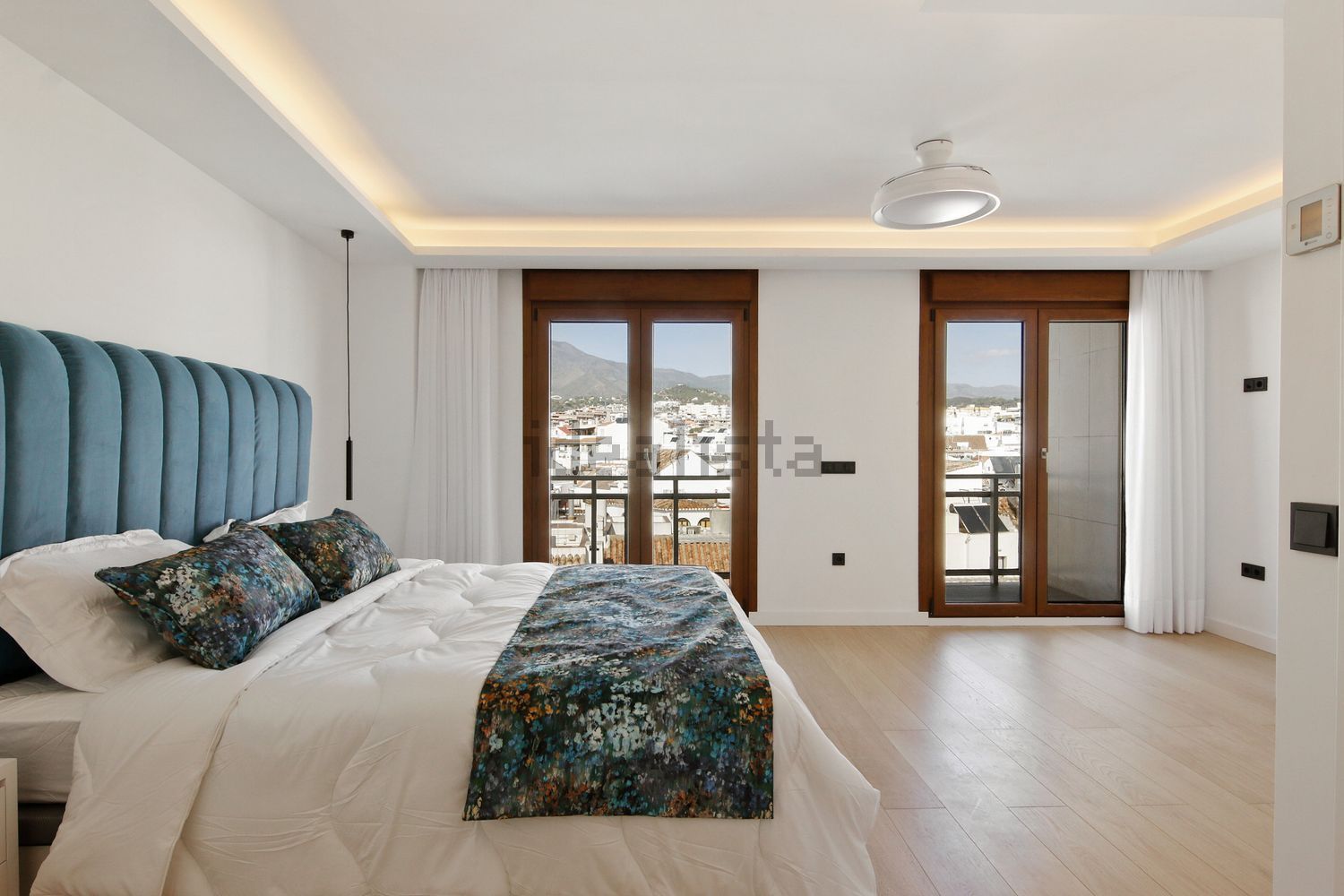 Seafront attic in Estepona — Bedroom