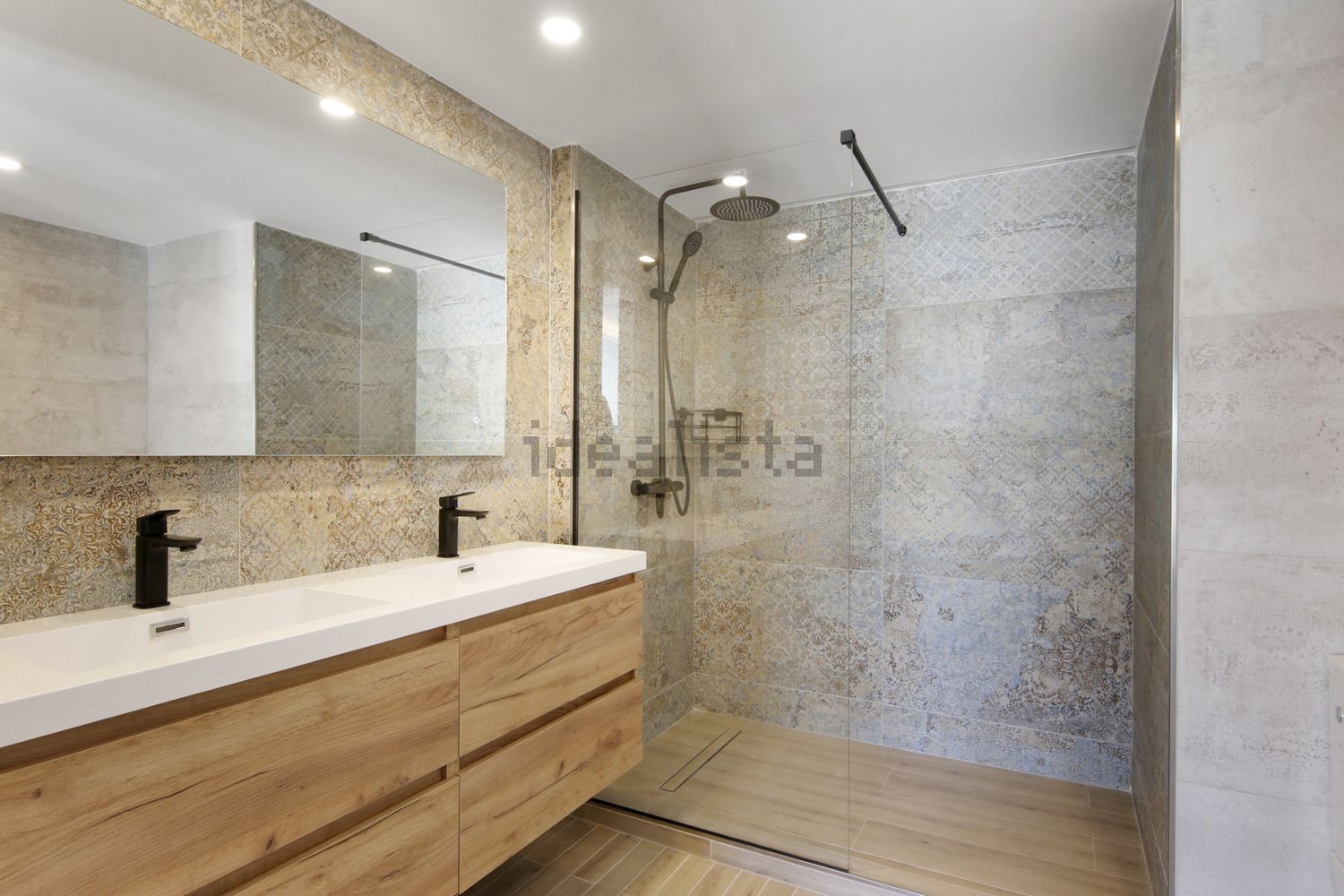 Seafront attic in Estepona — Bathroom