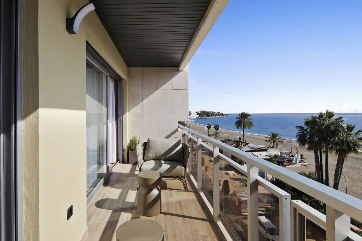 Ático em primeira linha de mar em Estepona