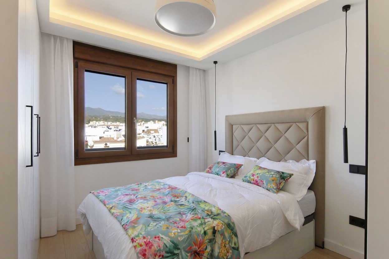 Ático en primera línea de mar en Estepona — Dormitorio