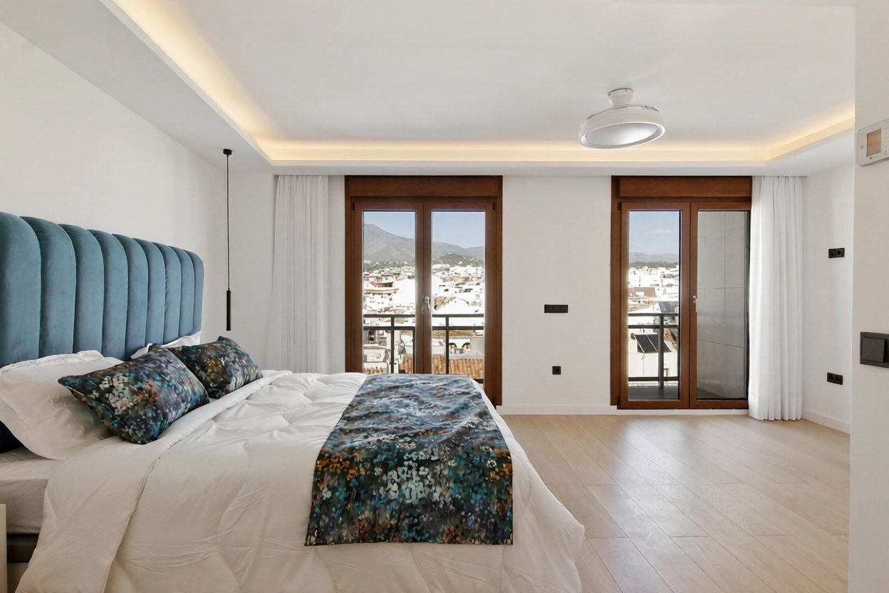 Ático en primera línea de mar en Estepona — Dormitorio