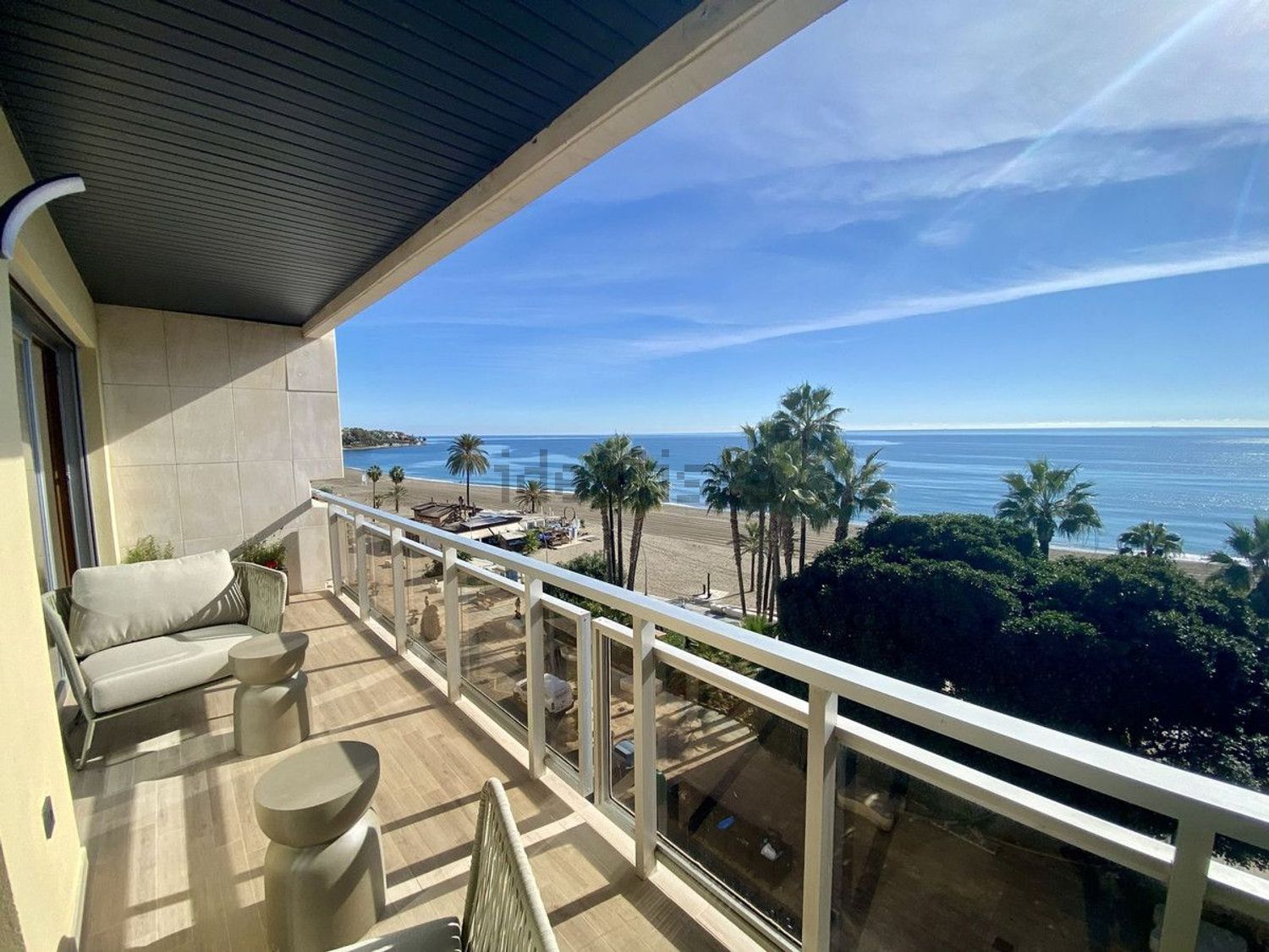 Appartement en attique en première ligne de mer à Estepona