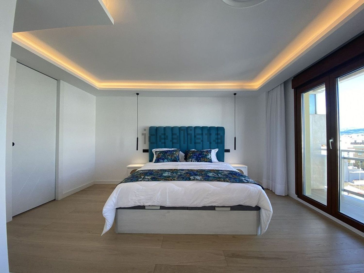 Seafront attic in Estepona — Bedroom