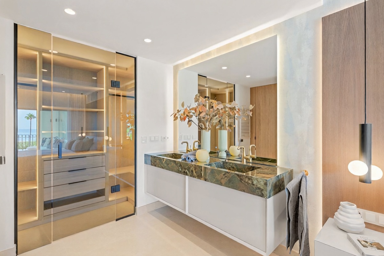 Beachfront flat in Estepona — Bathroom