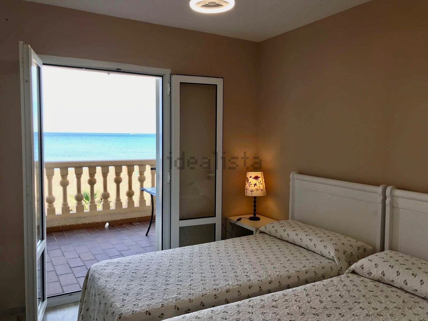 Beachfront flat in Salinas — Bathroom