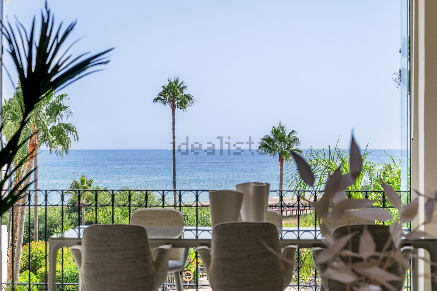 Appartement en première ligne de plage à Estepona — Vue mer