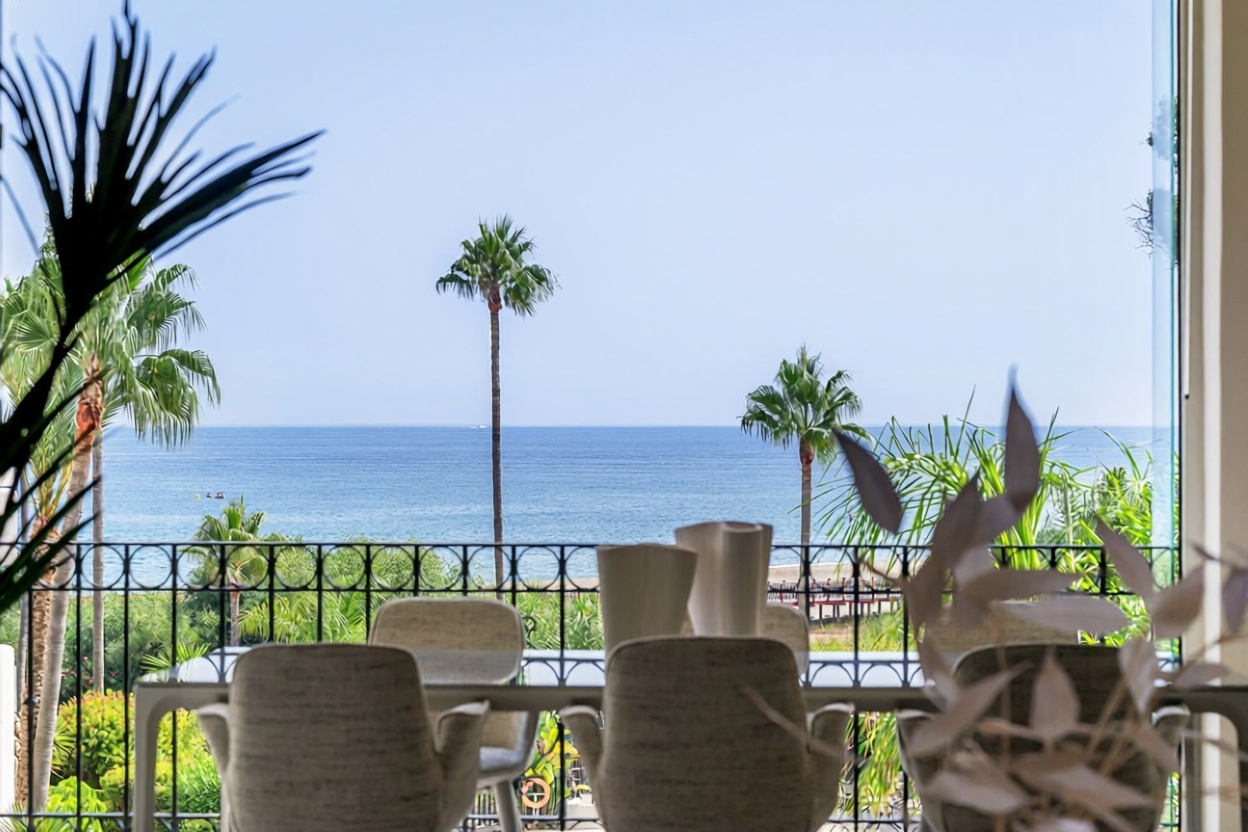 Apartamento em primeira linha de praia em Estepona